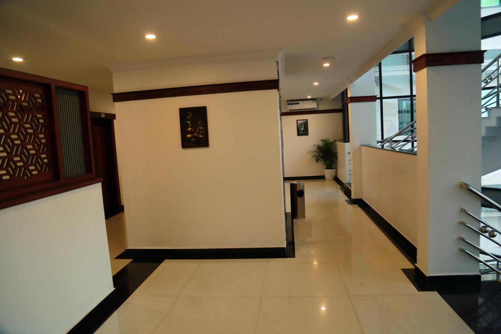 Hotel Savera Park Thrissur Екстериор снимка