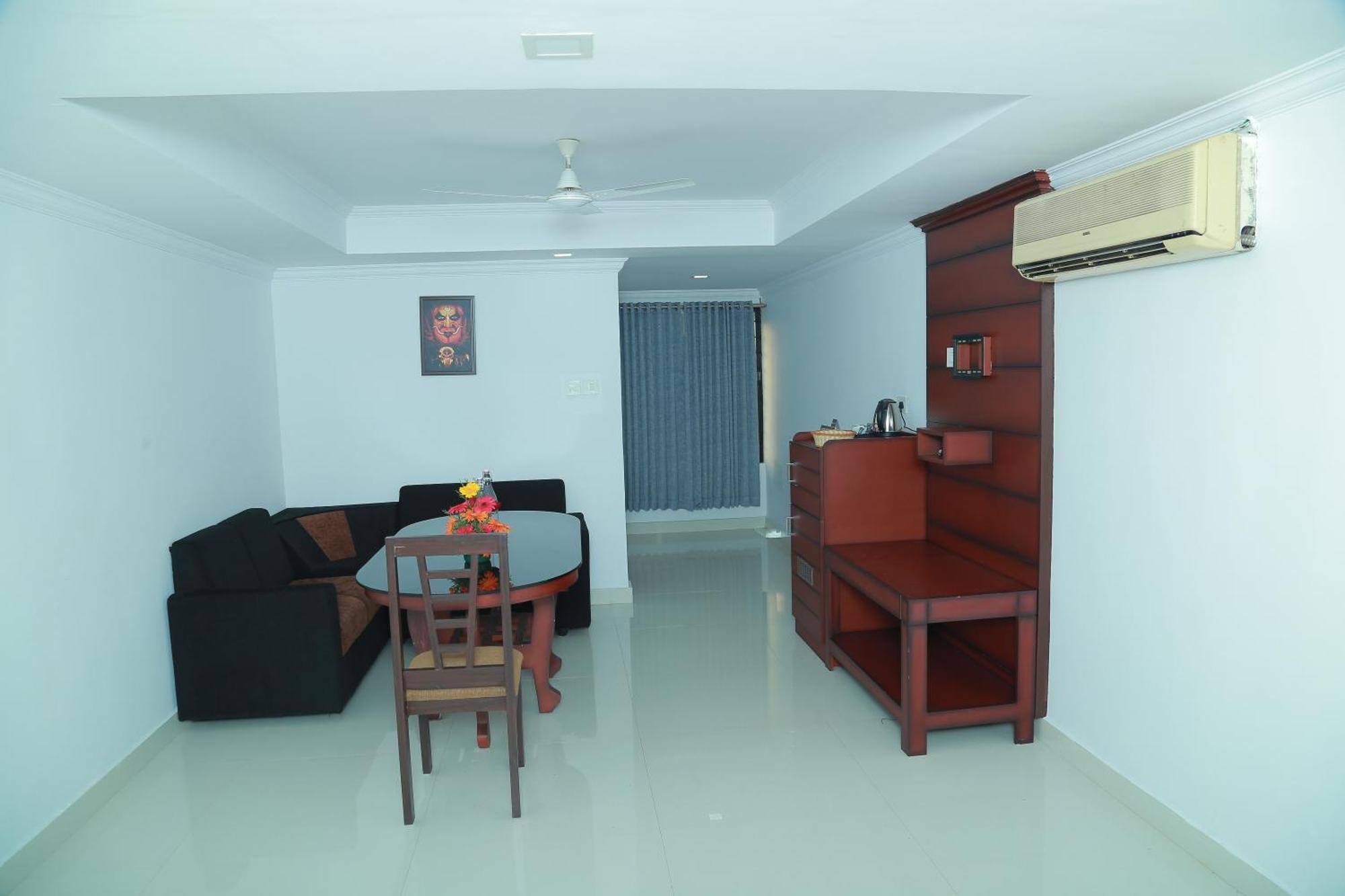 Hotel Savera Park Thrissur Екстериор снимка