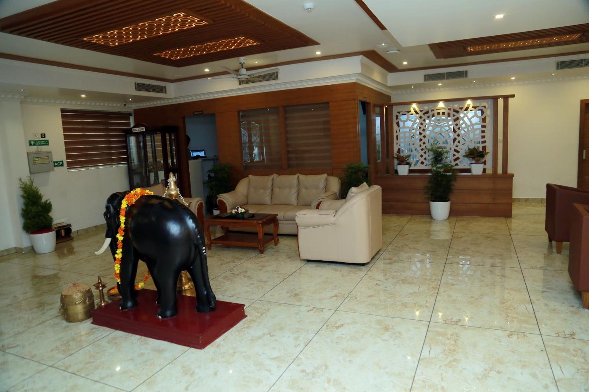 Hotel Savera Park Thrissur Екстериор снимка