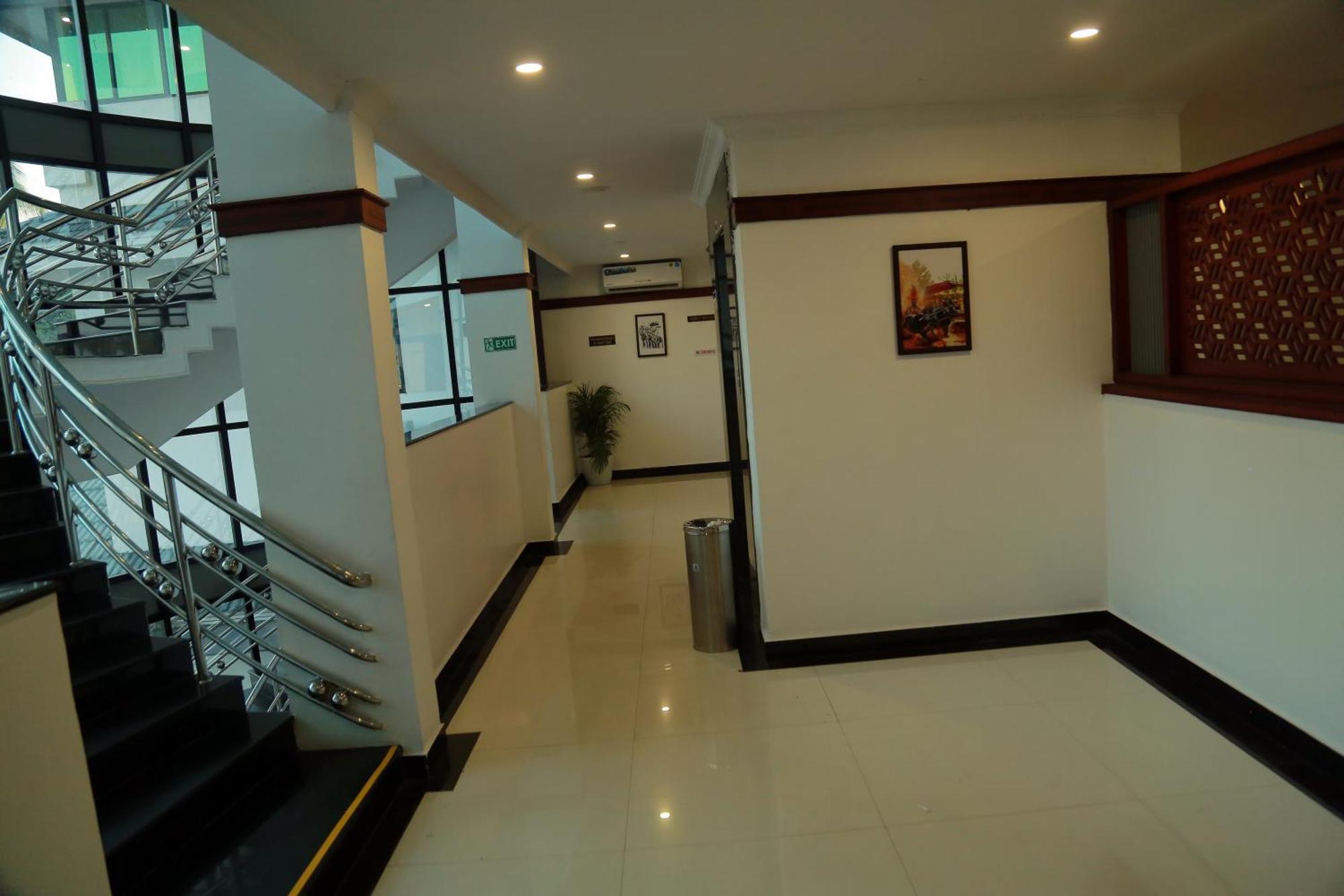 Hotel Savera Park Thrissur Екстериор снимка