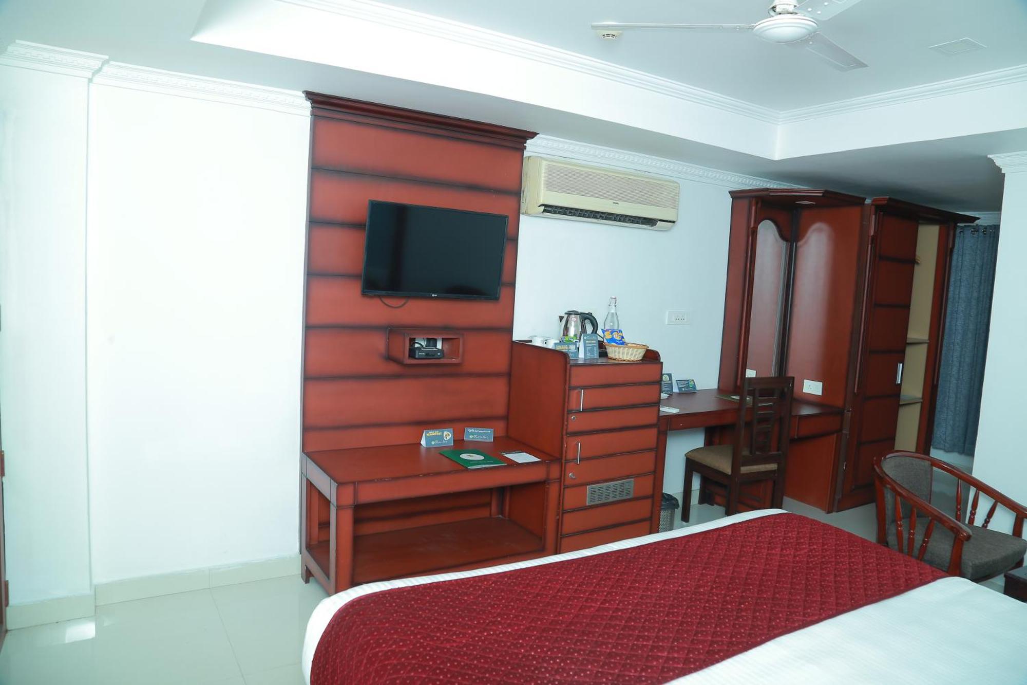 Hotel Savera Park Thrissur Екстериор снимка