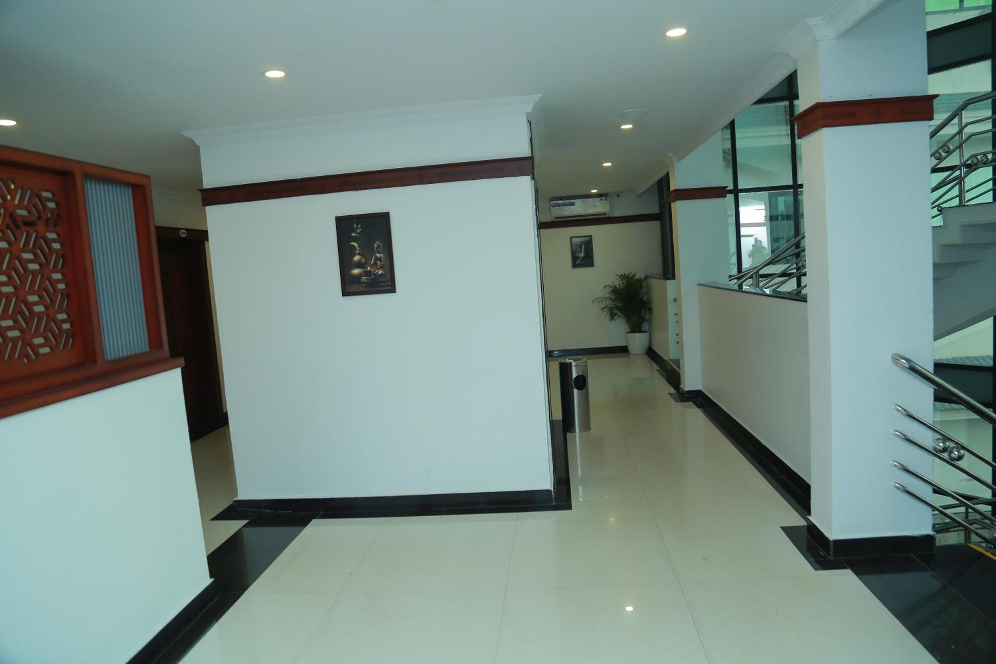 Hotel Savera Park Thrissur Екстериор снимка