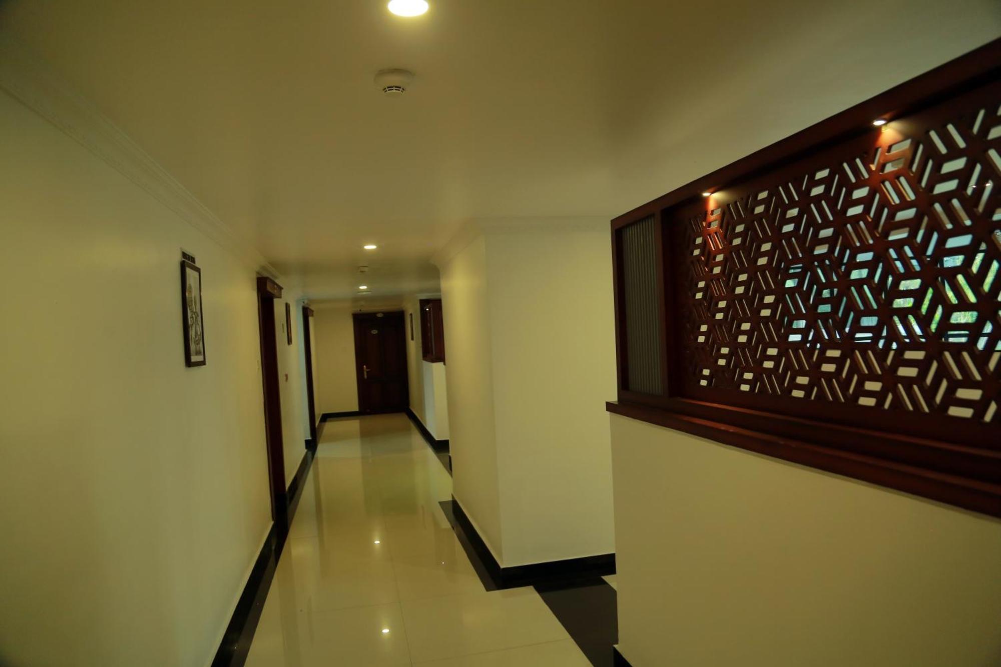 Hotel Savera Park Thrissur Екстериор снимка