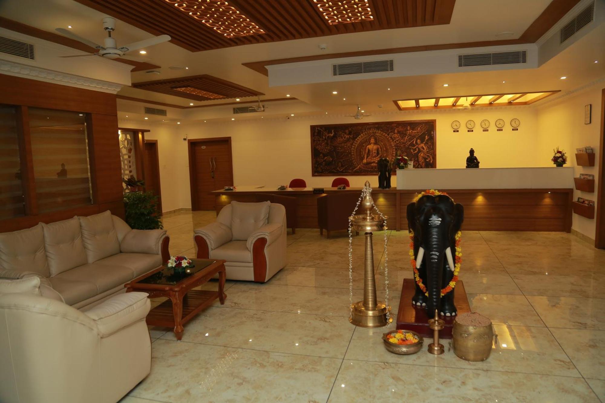Hotel Savera Park Thrissur Екстериор снимка
